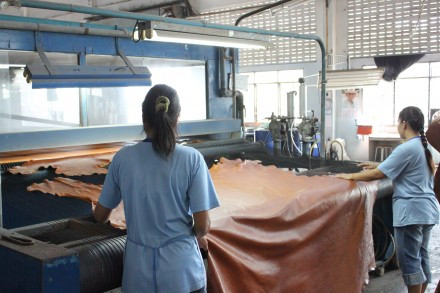 hoàn thiện thuộc da may áo da thật